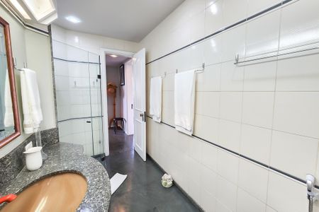Casa à venda com 1330m², 8 quartos e 4 vagasBanheiro 4