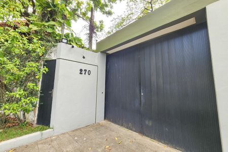 Casa à venda com 1330m², 8 quartos e 4 vagasFachada