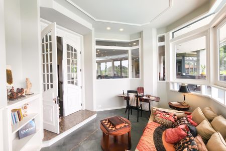 Casa à venda com 1330m², 8 quartos e 4 vagasBiblioteca