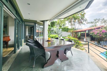 Casa à venda com 1330m², 8 quartos e 4 vagasÁrea externa