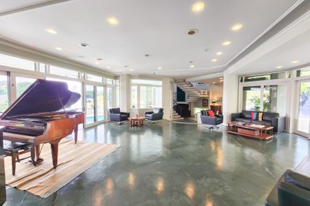 Casa à venda com 1330m², 8 quartos e 4 vagasSala 1