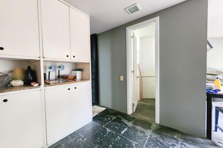 Casa à venda com 1330m², 8 quartos e 4 vagasÁrea de serviço