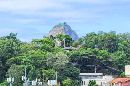 Casa à venda com 1330m², 8 quartos e 4 vagasCorredor