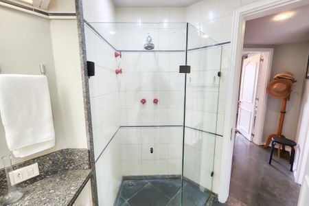 Casa à venda com 1330m², 8 quartos e 4 vagasBanheiro 4