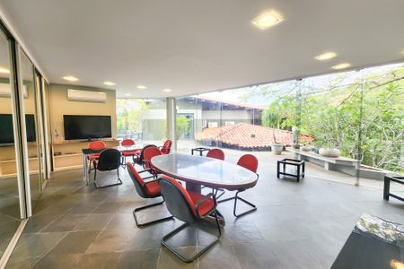 Casa à venda com 1330m², 8 quartos e 4 vagasSala 2