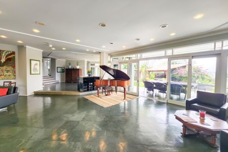 Casa à venda com 1330m², 8 quartos e 4 vagasSala 1