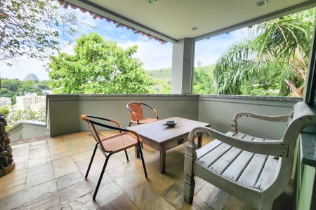 Casa à venda com 1330m², 8 quartos e 4 vagasVaranda quarto 1