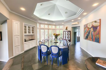 Casa à venda com 1330m², 8 quartos e 4 vagasSala de jantar