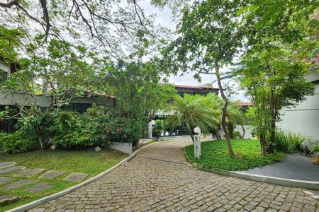 Casa à venda com 1330m², 8 quartos e 4 vagasÁrea externa