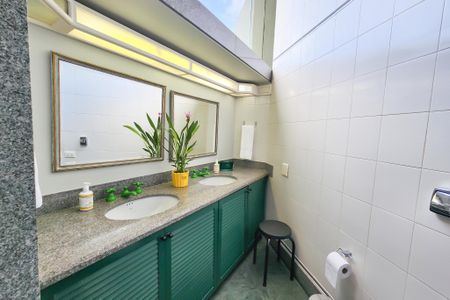 Casa à venda com 1330m², 8 quartos e 4 vagasBanheiro 5