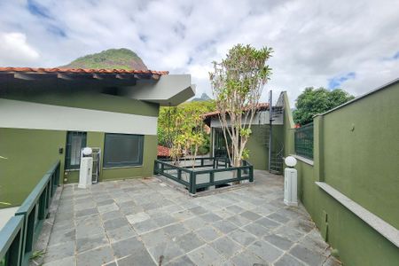 Casa à venda com 1330m², 8 quartos e 4 vagasÁrea Externa