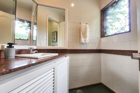 Casa à venda com 1330m², 8 quartos e 4 vagasBanheiro 1