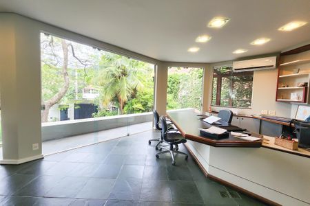 Casa à venda com 1330m², 8 quartos e 4 vagasSala 5