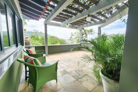 Casa à venda com 1330m², 8 quartos e 4 vagasVaranda quarto 2