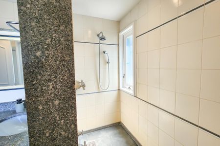 Casa à venda com 1330m², 8 quartos e 4 vagasBanheiro 2 suite