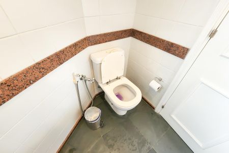 Casa à venda com 1330m², 8 quartos e 4 vagasBanheiro 1