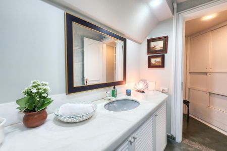 Casa à venda com 1330m², 8 quartos e 4 vagasBanheiro 3