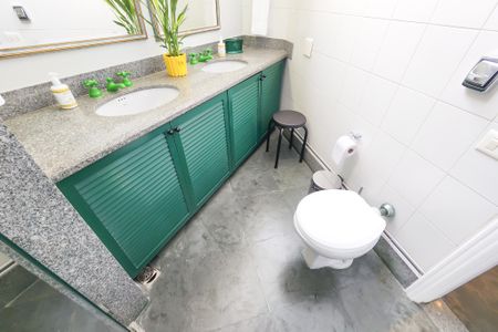 Casa à venda com 1330m², 8 quartos e 4 vagasBanheiro 5