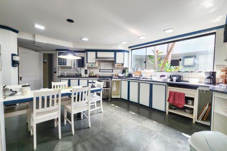 Casa à venda com 1330m², 8 quartos e 4 vagasCozinha