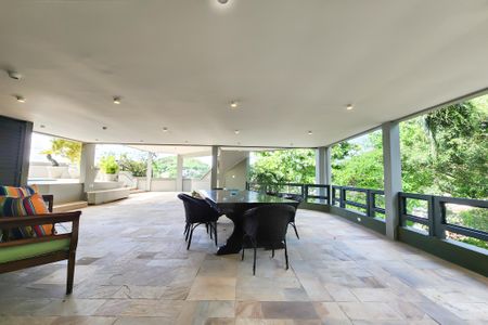 Casa à venda com 1330m², 8 quartos e 4 vagasÁrea externa