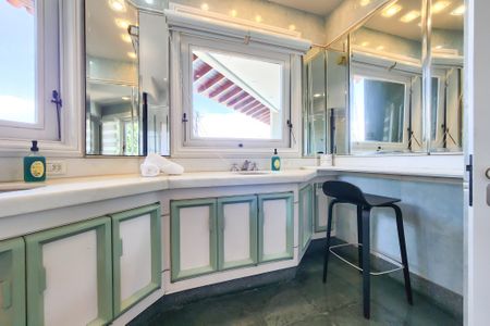 Casa à venda com 1330m², 8 quartos e 4 vagasBanheiro 1 suite