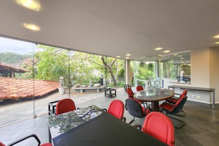 Casa à venda com 1330m², 8 quartos e 4 vagasSala 2