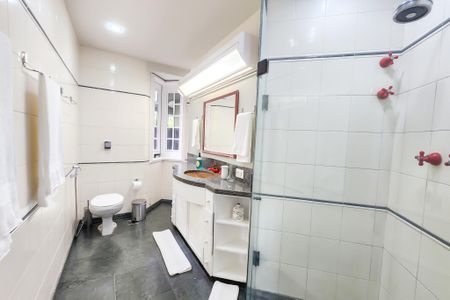 Casa à venda com 1330m², 8 quartos e 4 vagasBanheiro 4