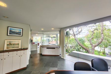 Casa à venda com 1330m², 8 quartos e 4 vagasSala 5