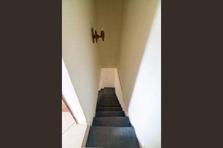 Casa para alugar com 80m², 2 quartos e sem vaga Casa para alugar com 80m², 2 quartos e sem vagaEscada