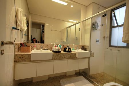 Apartamento à venda com 174m², 3 quartos e 3 vagasBanheiro da Suíte