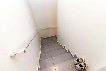 Casa à venda com 300m², 3 quartos e 5 vagasEscada da Garagem