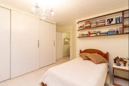 Casa à venda com 300m², 3 quartos e 5 vagasSuíte 2