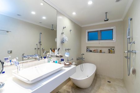 Casa à venda com 300m², 3 quartos e 5 vagasBanheiro da Suíte Principal