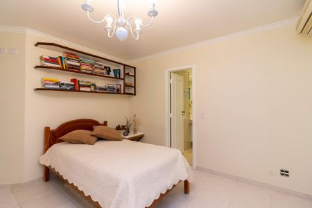 Casa à venda com 300m², 3 quartos e 5 vagasSuíte 2