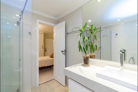 Casa à venda com 300m², 3 quartos e 5 vagasBanheiro da Suíte 2