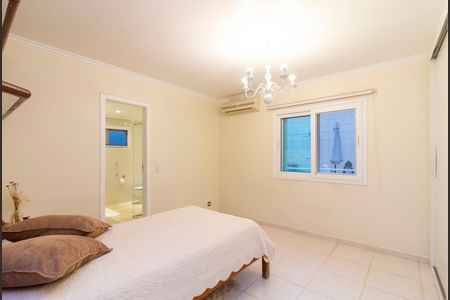 Casa à venda com 300m², 3 quartos e 5 vagasSuíte 2