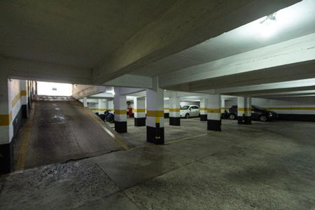 Apartamento para alugar com 200m², 3 quartos e 2 vagasÁrea Comum - Estacionamento