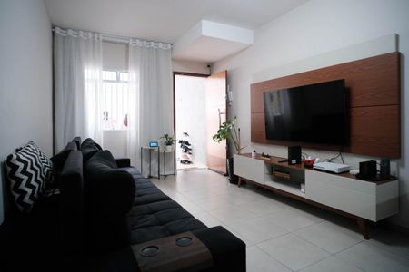 Casa para alugar com 123m², 2 quartos e 2 vagasSala