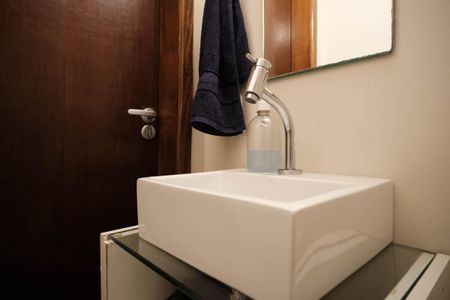 Casa para alugar com 123m², 2 quartos e 2 vagasBanheiro Social