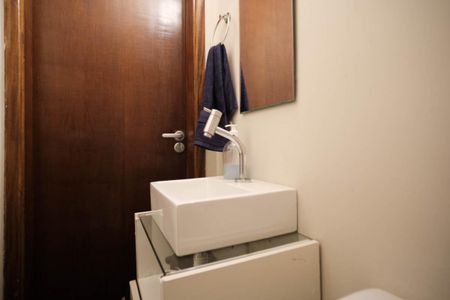 Casa para alugar com 123m², 2 quartos e 2 vagasBanheiro Social