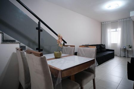 Casa para alugar com 123m², 2 quartos e 2 vagasSala