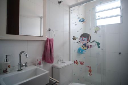 Casa para alugar com 123m², 2 quartos e 2 vagasQuarto banheiro