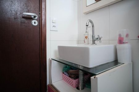 Casa para alugar com 123m², 2 quartos e 2 vagasQuarto banheiro