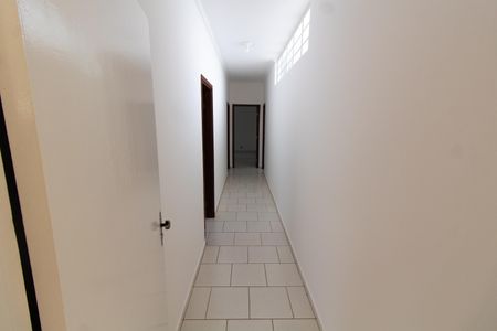 Casa para alugar com 133m², 3 quartos e 3 vagas Casa para alugar com 133m², 3 quartos e 3 vagasCorredor