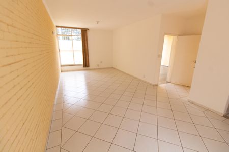 Casa para alugar com 133m², 3 quartos e 3 vagas Casa para alugar com 133m², 3 quartos e 3 vagasSala