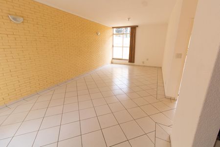 Casa para alugar com 133m², 3 quartos e 3 vagas Casa para alugar com 133m², 3 quartos e 3 vagasSala