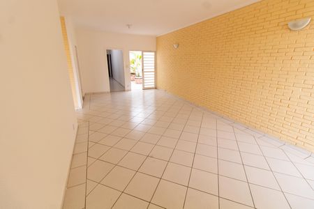 Casa para alugar com 133m², 3 quartos e 3 vagas Casa para alugar com 133m², 3 quartos e 3 vagasSala
