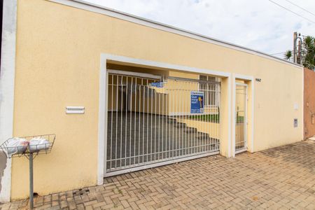 Casa para alugar com 133m², 3 quartos e 3 vagas Casa para alugar com 133m², 3 quartos e 3 vagasFachada