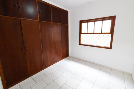Casa para alugar com 133m², 3 quartos e 3 vagas Casa para alugar com 133m², 3 quartos e 3 vagasQuarto 1