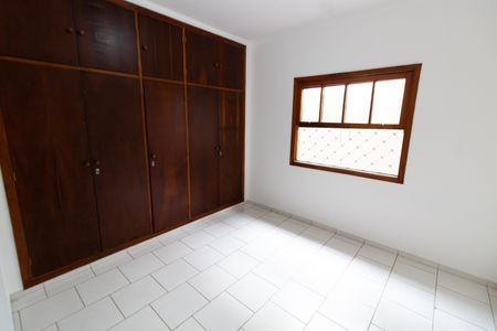 Casa para alugar com 133m², 3 quartos e 3 vagas Casa para alugar com 133m², 3 quartos e 3 vagasQuarto 2